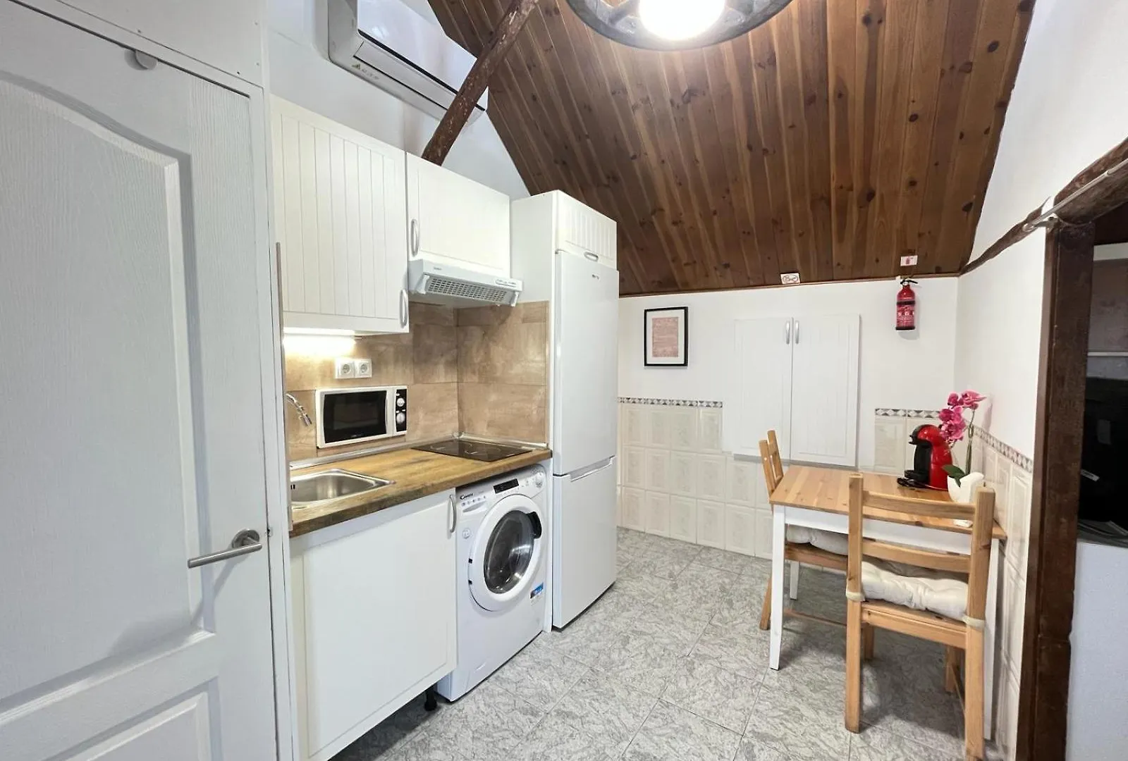 Ferienwohnung Free Parking, 40 Meters From The Beach, Wi-Fi, Ac Estepona Apartment