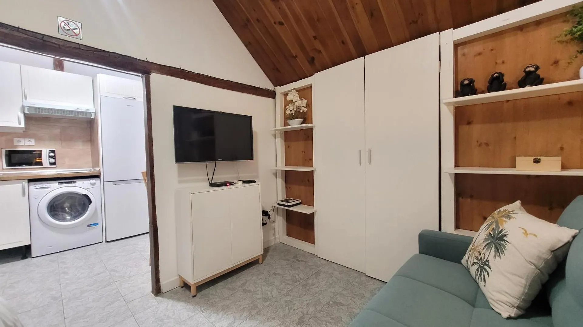 Free Parking, 40 Meters From The Beach, Wi-Fi, Ac 埃斯特波纳 0*,  西班牙