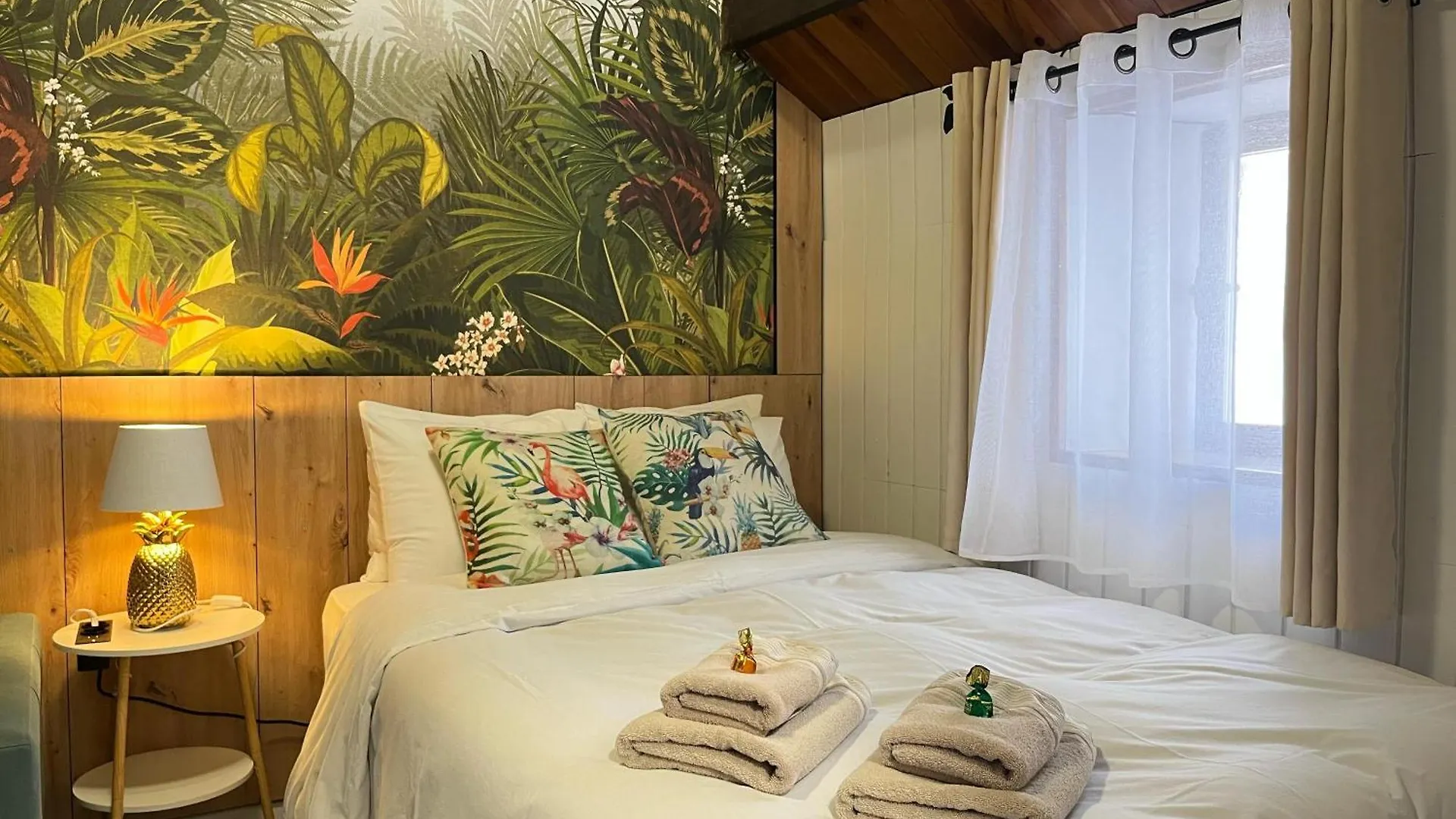 Free Parking, 40 Meters From The Beach, Wi-Fi, Ac Estepona 0*,  Spain